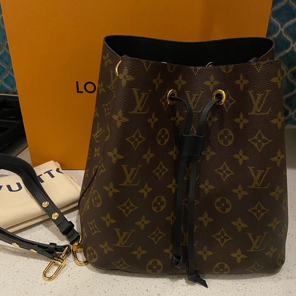 Louis Vuitton (Authentic)
